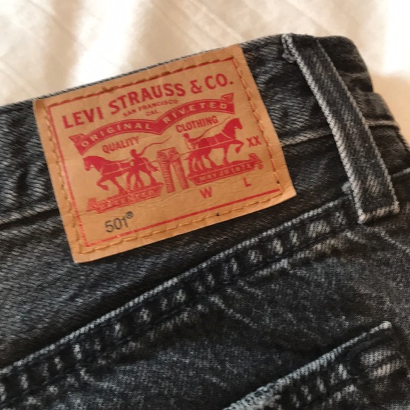 Levi jean shorts - Picture 3 of 5